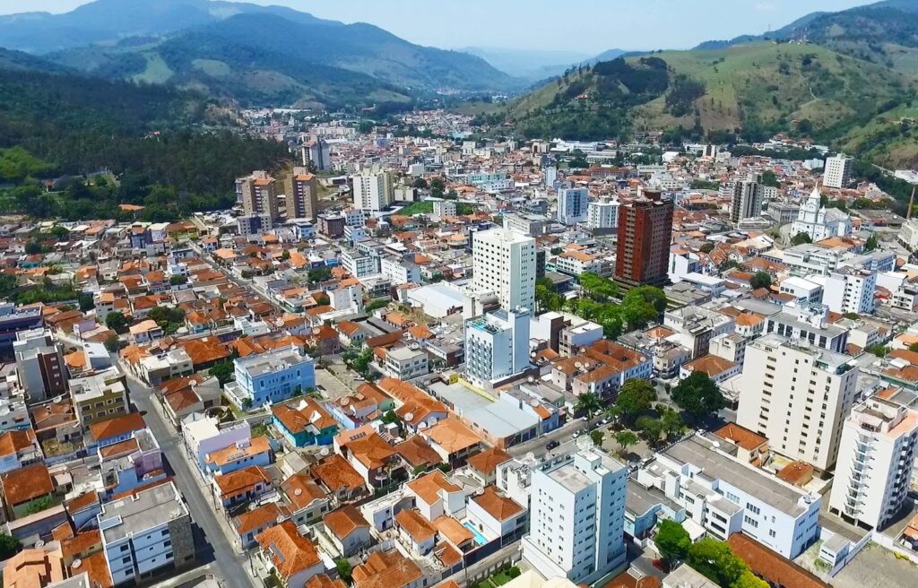 departamento-de-estradas-e-rodagem-de-minas-interdita-a-br-459-em-itajuba,-no-sul-de-minas